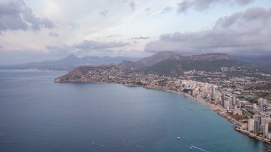 Costa Blanca, İspanya 'nın güneyinde. Plajlar, uçurumlar ve Akdeniz.