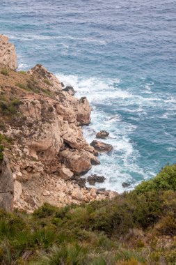 Costa Blanca, İspanya 'nın güneyinde. Plajlar, uçurumlar ve Akdeniz.