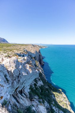 Costa Blanca, İspanya 'nın güneyinde. Plajlar, uçurumlar ve Akdeniz.