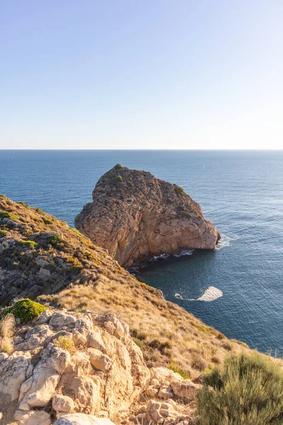 西班牙南部的科斯塔布兰卡海滩 悬崖和地中海 — 图库照片
