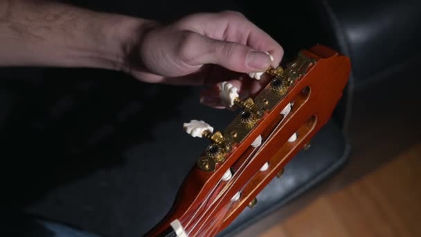 Manos Tocando Guitarra Acústica — Vídeos de Stock