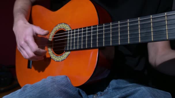 Mãos Tocar Guitarra Acústica — Vídeo de Stock