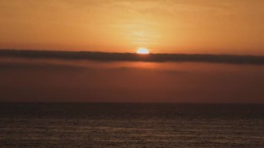 Ericeira Portekiz 'de su üzerinden güneş gönderildi.