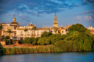 Sevilla, İspanya. 27 Ağustos 2022 İspanya 'nın merkezindeki Sevilla manzarası