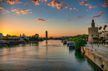 Sevilla, İspanya. 27 Ağustos 2022 İspanya 'nın merkezindeki Sevilla manzarası