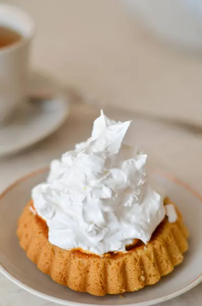 Delicious Cake Cream Whipped Egg — Stock Photo, Image