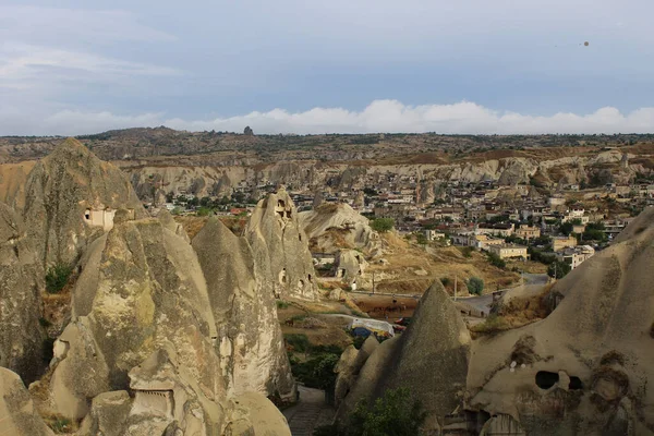 Starożytne Tajemnicze Miasto Pustyni Wśród Piasków Skał Pozostałości Spiczastych Dachów — Zdjęcie stockowe