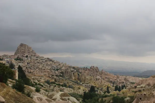 Sebuah Kota Pegunungan Kuno Antara Pegunungan Berbatu Berpasir Bawah Indah — Stok Foto