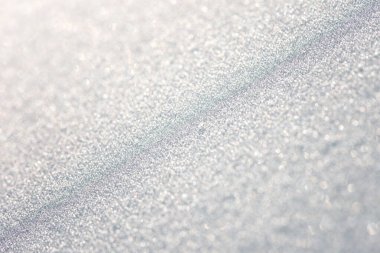 Donmuş kar taneleriyle beyaz don, tasarımınız için kopyalama alanı ile doğal bulanık arkaplan, soyut doku