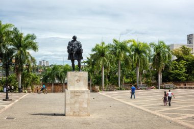 Nicolas de Ovando anıtı Santo Domingo, Dominik Cumhuriyeti 'ndeki Hispanidad meydanında (de Espaa), Hint Adaları' nın (Hispaniola) ilk kraliyet valisi, manzaralı şehir manzarası, seyahat geçmişi