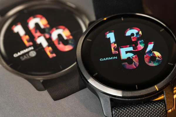 01.04.2022 Kyiv, Ukrayna: Garmin Venu 2 siyah sürümü