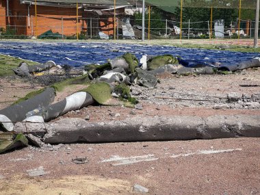 Rus ordusunun saldırısından sonra Kyiv bölgesinde yıkılan binalar. Ukrayna 'da savaş. Kyiv bölgesi, Ukrayna, Mayıs 2022