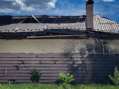 Rus ordusunun saldırısından sonra Kyiv bölgesinde yıkılan binalar. Ukrayna 'da savaş. Kyiv bölgesi, Ukrayna, Mayıs 2022