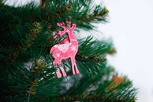 Fondo de árbol de Navidad de primer plano, enfoque selectivo, clave alta Fotos De Stock Sin Royalties Gratis