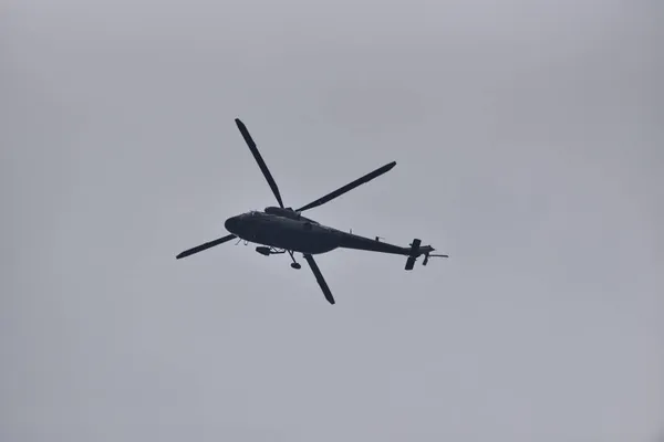 Militär Helikopter Mot Himlen — Stockfoto