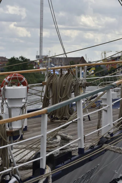 Vitorlás Hajó Fedélzet Látható Nagelbank Fából Készült Kötél Blokkok — Stock Fotó