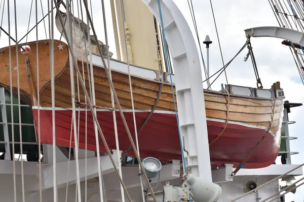 Antigo Bote Salva Vidas Madeira Grande Navio Vela — Fotografia de Stock