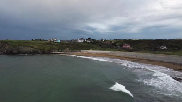 Вид Дрона Брусчатого Пляжа Атлантического Океана Пляж Уотерфорде Ирландия — стоковое видео