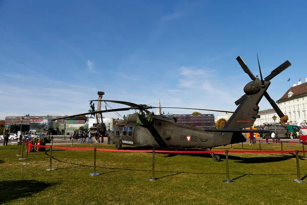 2021年10月25日 奥地利维也纳 全国庆祝日军用直升机 — 图库照片