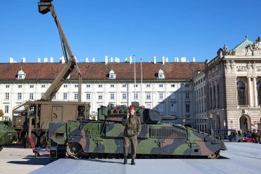 Viyana, AVUSTRIA, 25 Ekim 2021, Avusturya 'nın Viyana' daki ulusal geçit töreni için hazırlıklar, Hofburg Sarayı bahçesi.
