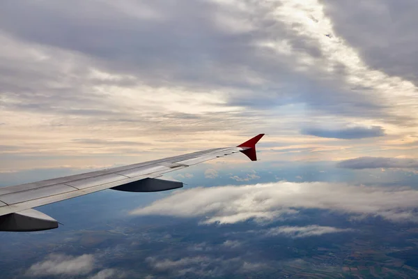 Хмари Небо Видно Через Вікно Літака Заході Сонця — стокове фото