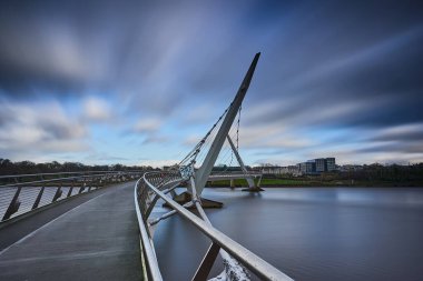 Yaya köprüsü, Londonderry 'de barış sembolü, Barış Köprüsü, Kuzey İrlanda, İngiltere.