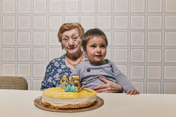 Great Granddaughter Great Grandmother Almost Centenarian Celebrating Her Birthday Joy — Stock Photo, Image