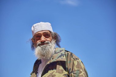 ouarzazate, Fas - 13 Nisan 2022. Fas 'tan ünlü dublör Bin Ladin' in portresi.