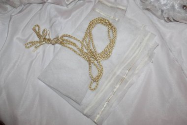 Gelin Yatağı kilisenin düğün töreninde çiftler için kullanılan Ring Bello Chord Punch 'ı kapatın. 