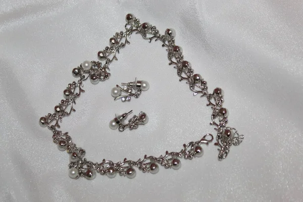 Accessoires Mariage Bracelet Bague Sur Coup Pose Sur Satin Clothe — Photo