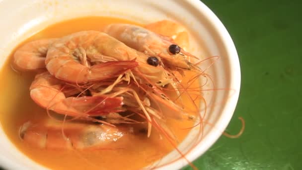 Lahodný Recept Vařené Krevety Bílém Talířovém Poháru — Stock video