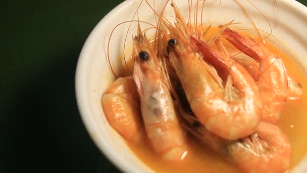 Lahodný Recept Vařené Krevety Bílém Talířovém Poháru — Stock video