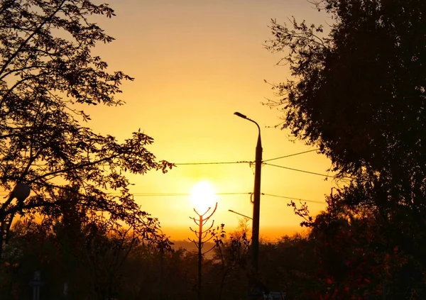 オレンジ色の空に夕日 — ストック写真