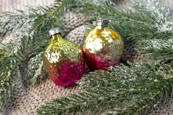 Kerst Decoratie Glas Dennenappel Vintage Stijl Lichte Textuur Boord Bovenaanzicht — Stockfoto