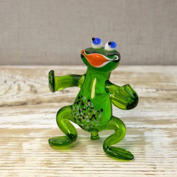 Leksak Dekorativa Grönt Glas Figurine Groda Gamla Grov Bakgrund Djur — Stockfoto