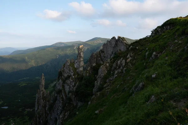 日没のスピッツ山。ウクライナだ。カルパチア人のマウント — ストック写真