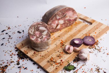 Patates salatalı et sosisi.