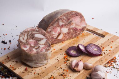 Patates salatalı et sosisi.