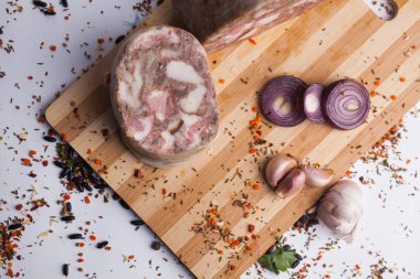 Patates salatalı et sosisi.