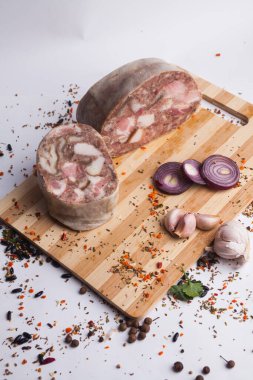 Patates salatalı et sosisi.