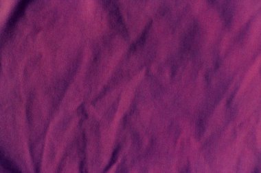 Keten. Buruşuk, mor kumaş..