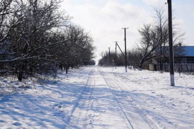 Köyde kış, Rus Kazak köyünde karla kaplı bir sokak..