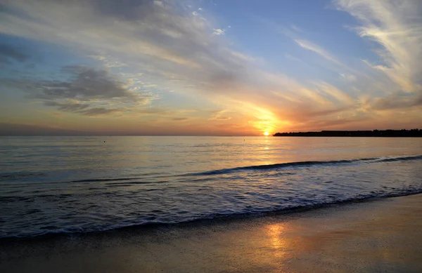 Sri Lanka, Hint Okyanusu yükselen güneş ışınlarında