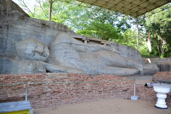 Sri Lanka Polonnaruwa Buddha Sdraiato Gal Vihara — Foto Stock