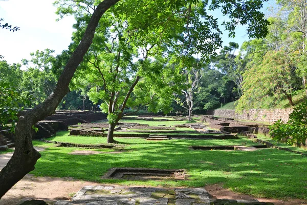 Sri Lanka, Sigirya ayağının yanına park et.