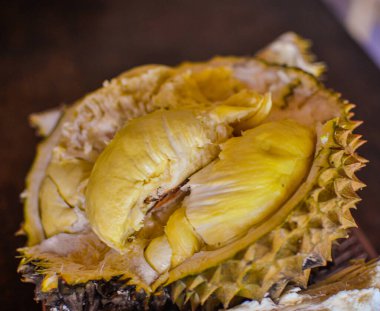 Durian olgun ve taze içi tatlı hamurla dolu