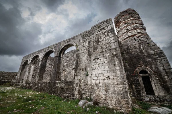Arnavutluk dağları, göller, doğa ve deniz manzaraları