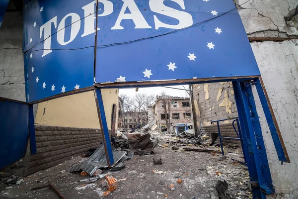 Dnipro, Ukrayna Mar 11, 2022: mahalle, fabrika, roket, evler, yangın, bomba, atış, metro, insanlar,