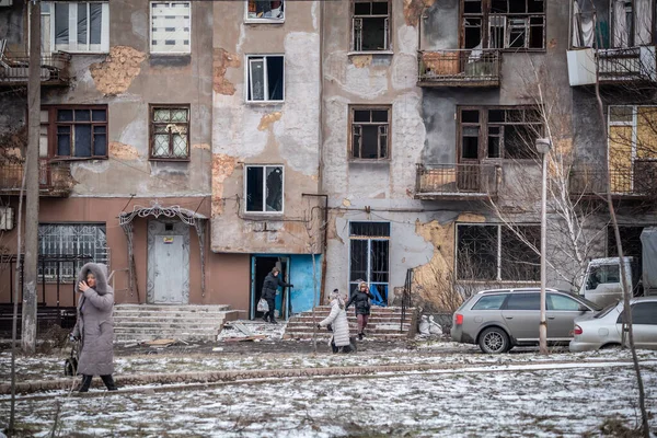 Dnipro, Ukraine Mar 11, 2022: neighborhood, factory, rocket, houses, fire, civilians, bomb, shooting, subway, people, — Stock Photo, Image