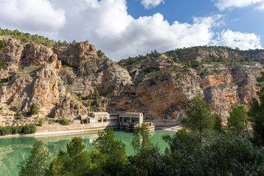 El Molinar rezervuarı, güneşli bir günde Albacete 'de (İspanya).